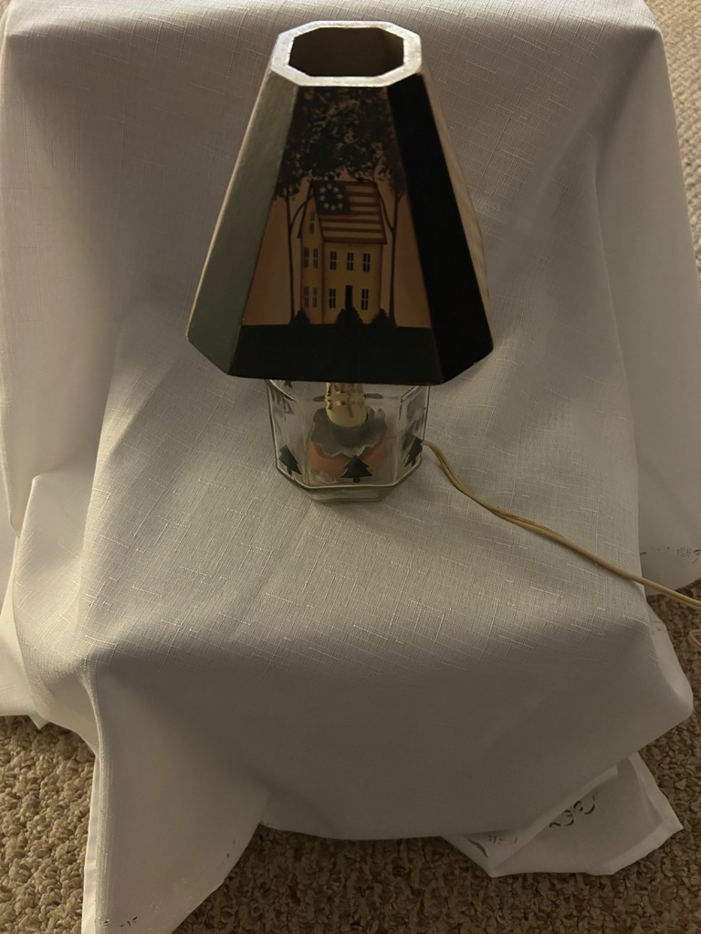 Patriotic Table Lamp with Colonial House Design